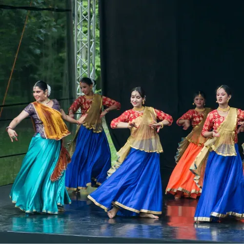 Bollywood Dancers