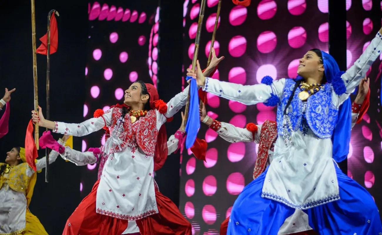 Traditional Giddha Dancers