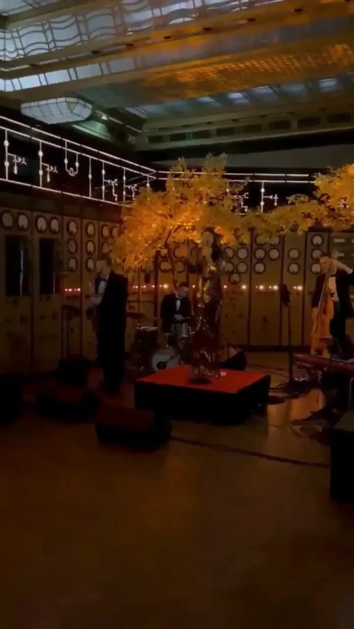 Jazz band Xmas clips live, the UK