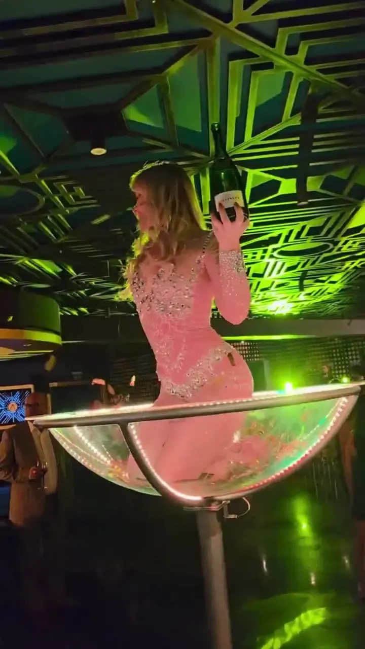 Giant martini glass: champagne pouring, real events