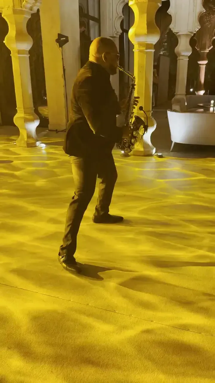 Sax dinner set, the UK