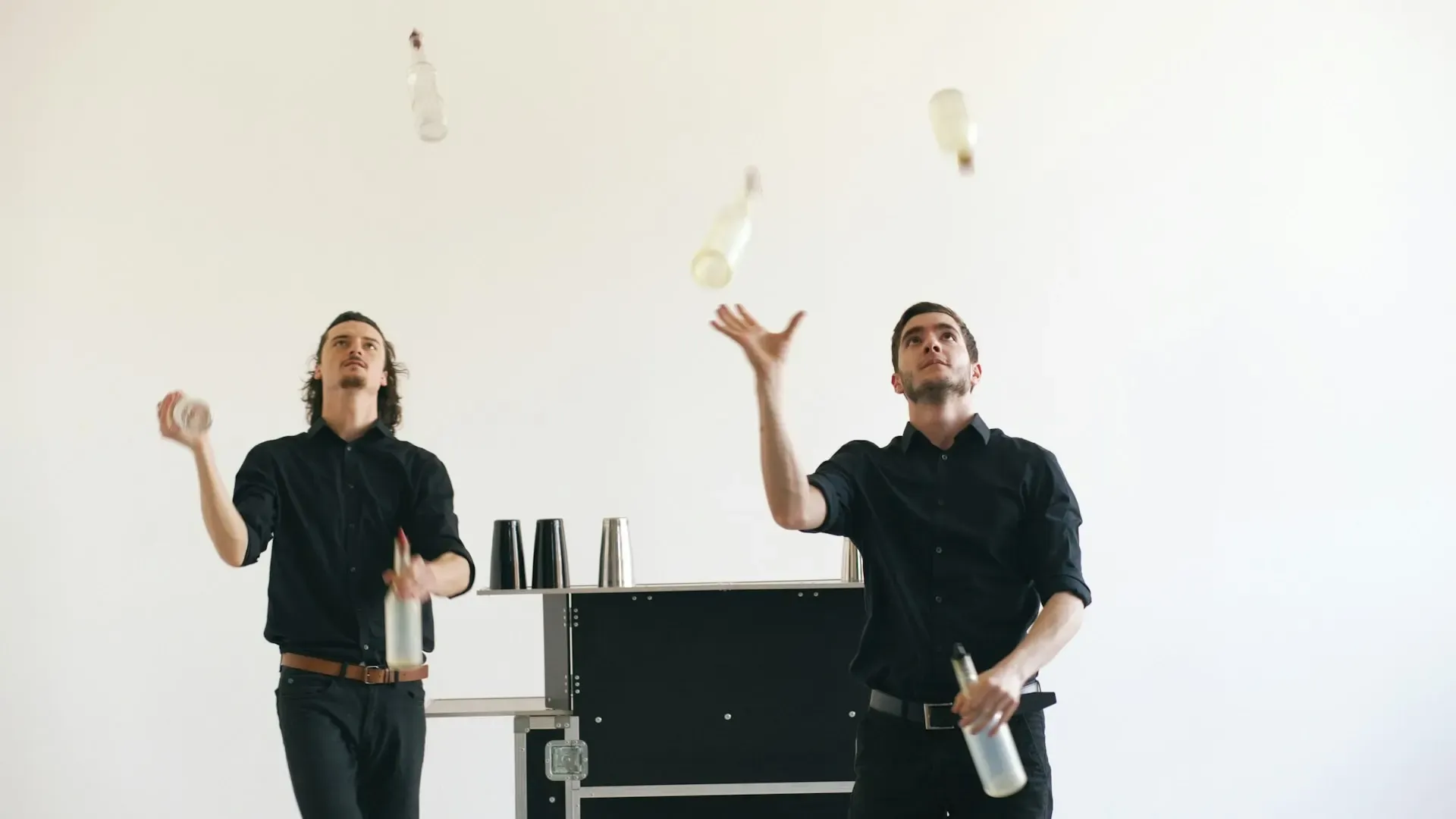 Bar flair: flair bartenders