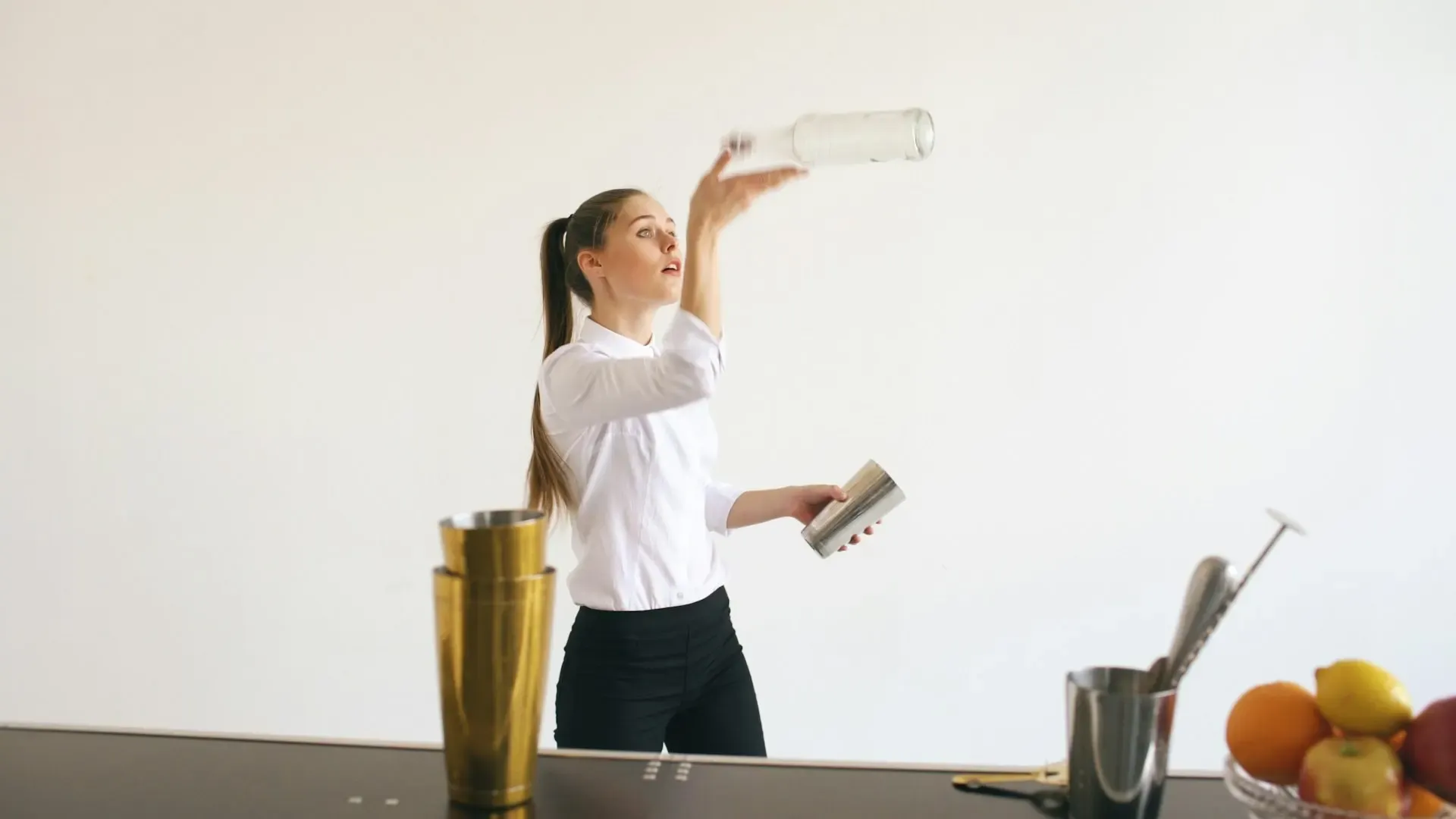 Bar flair: flair bartenders