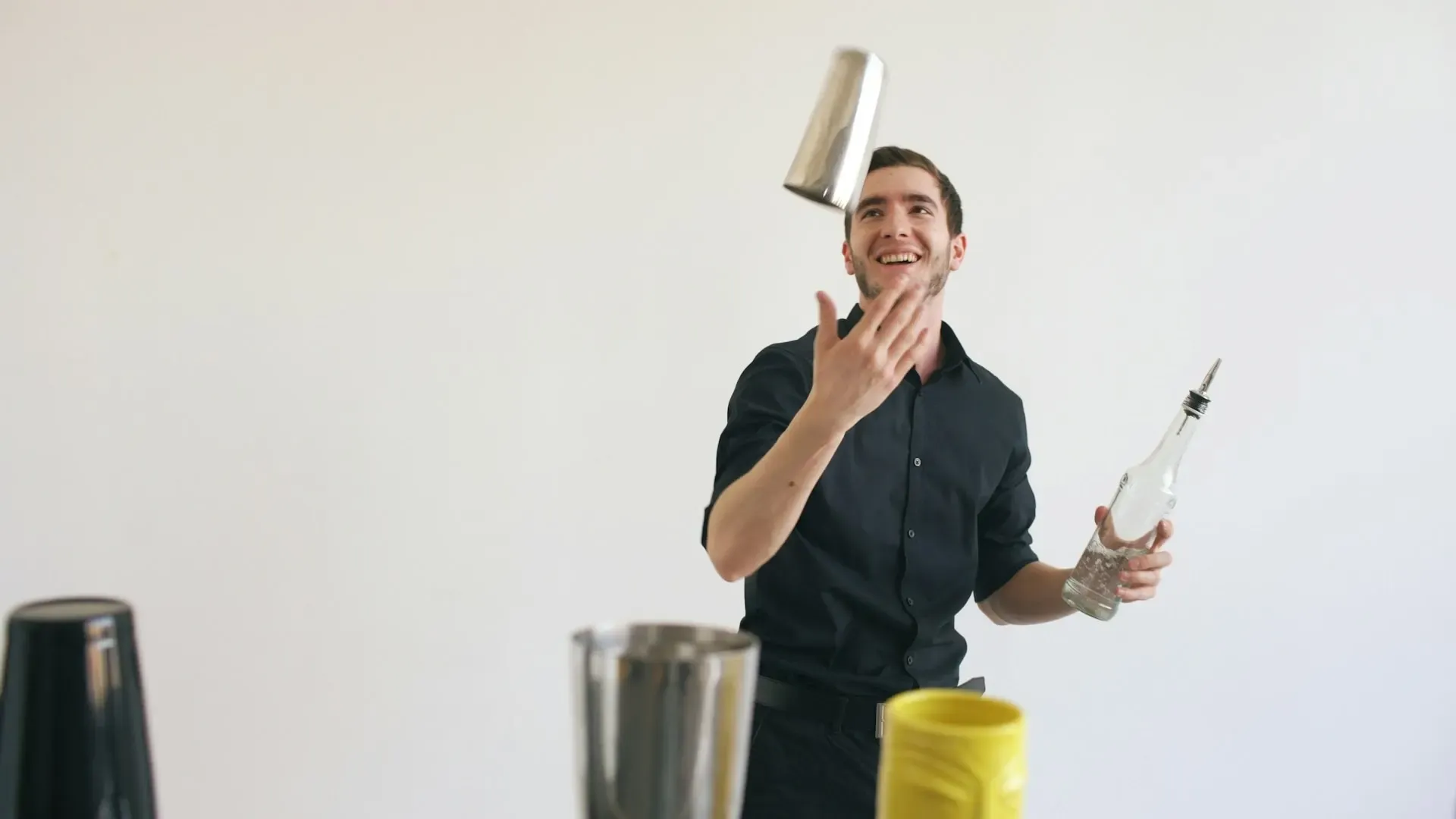 Bar flair: flair bartenders