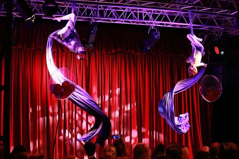 Aerial Performers, Circus Showman theme
