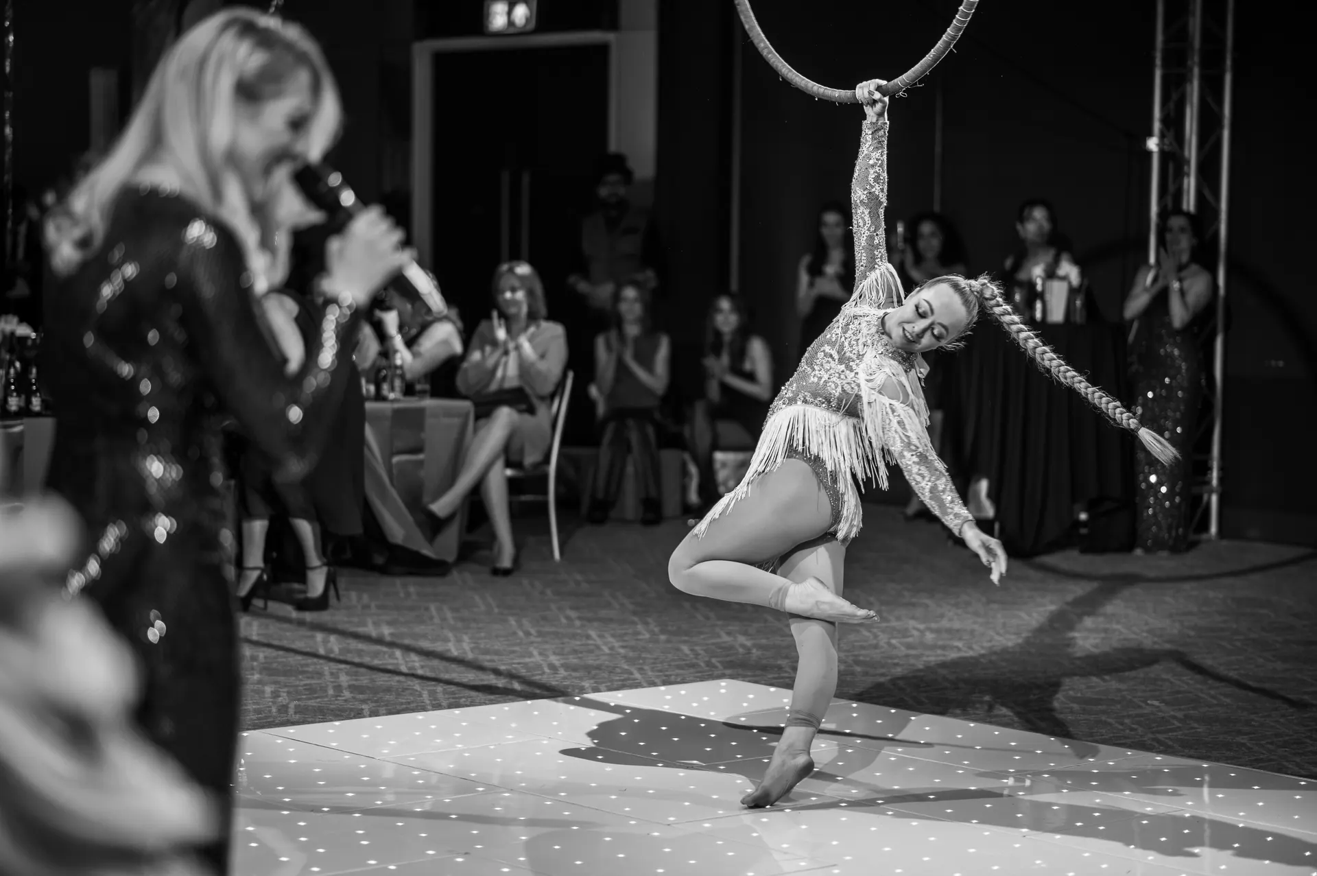 Singer and aerialist: aerial performers, circus showman theme