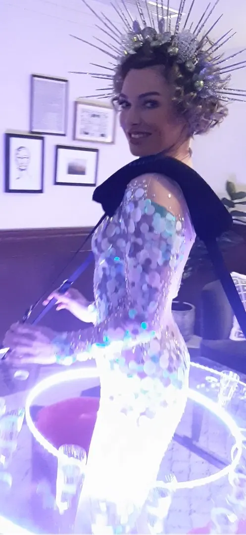 Winter Xmas strolling table LED: champagne walkers, winter wonderland theme