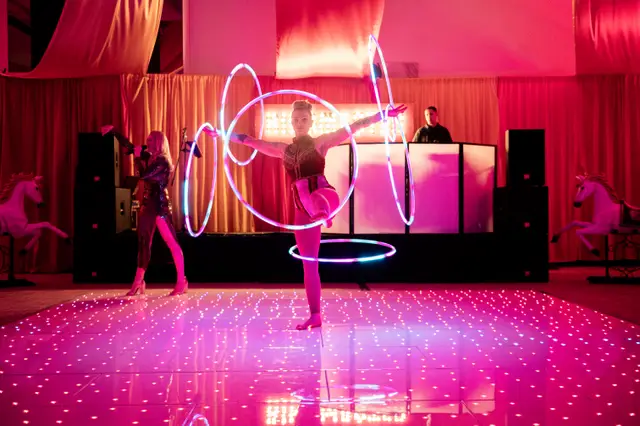 Singer and hula hooper LED: circus acts, circus showman theme