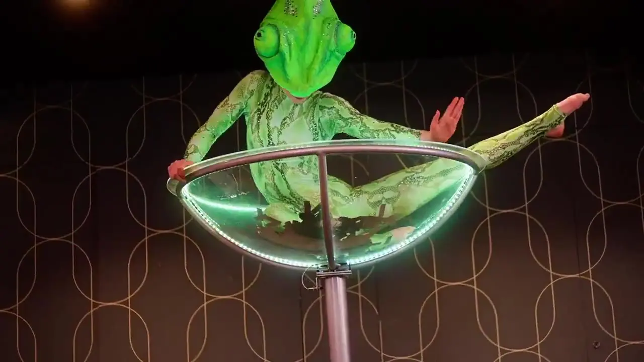 Martini chameleon gymnast: giant martini glass