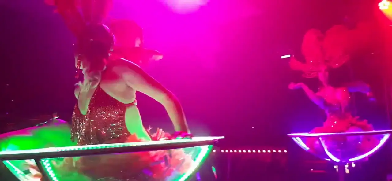 Vegas duo martini: giant martini glass