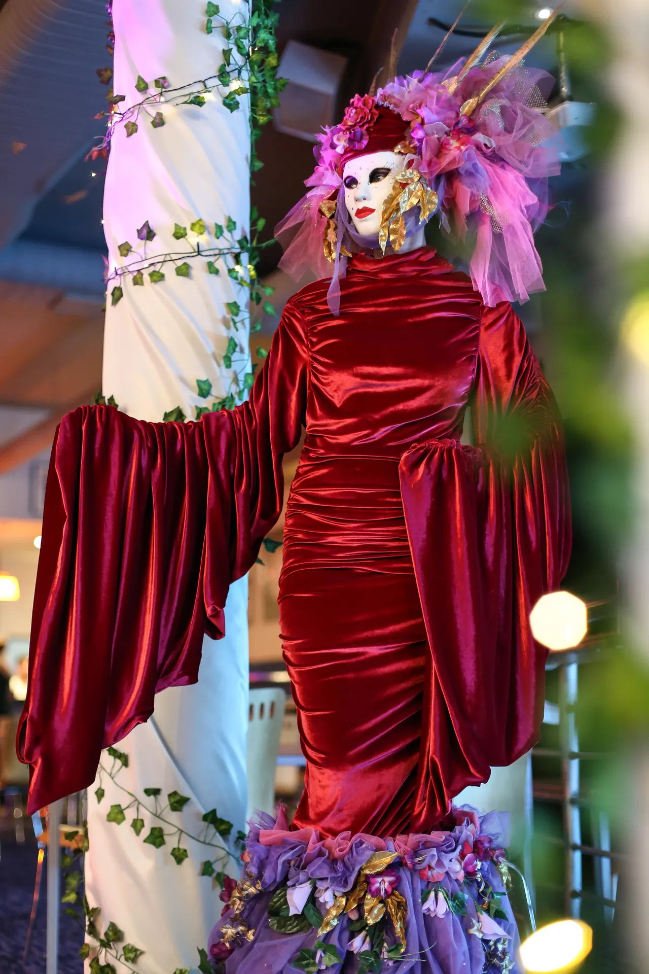 Venetian statue: living statues, enchanted garden theme
