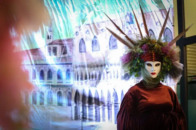 Venetian statue: living statues, enchanted garden theme