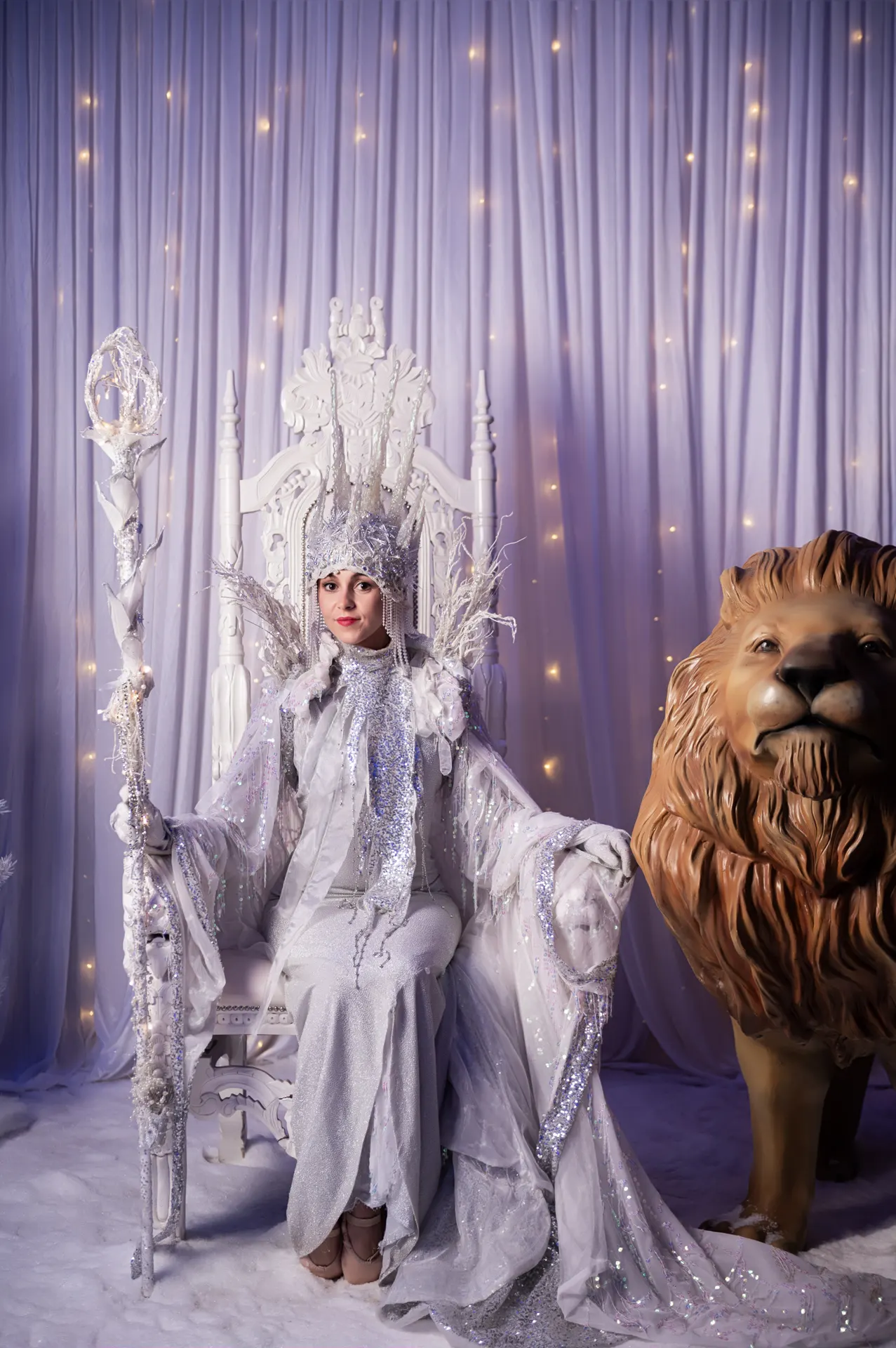 Ice queen: living statues, winter wonderland theme