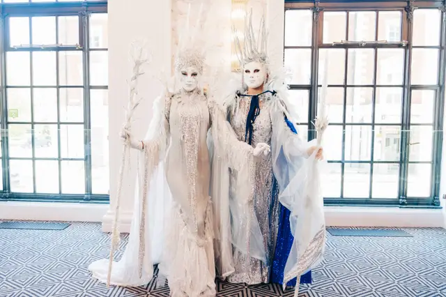 Pair: living statues, winter wonderland theme