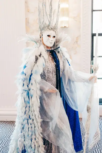 Blue: living statues, winter wonderland theme